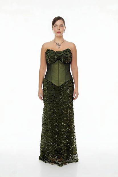 فستان سهرة كبير الحجم بلون الكاكي مزين بالترتر بتصميم الكورسيه